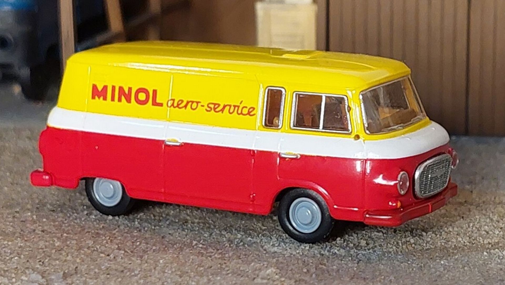 Brekina 03-418 - IFA Barkas B 1000 Kasten 'MINOL-aero-service' Brekina 03-418 - IFA Barkas B 1000 Kasten 'MINOL-aero-service'