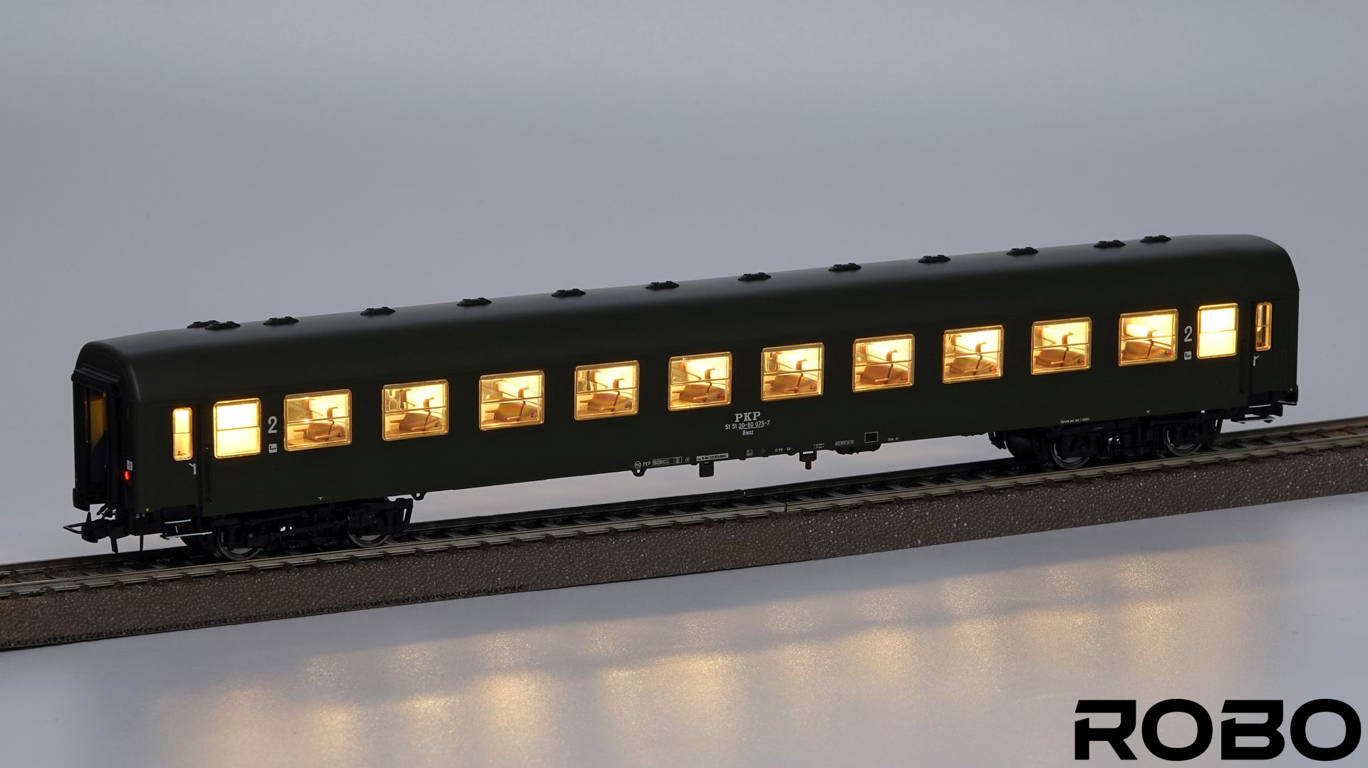 Robo 222061 - Personenwagen 111Ab, 2. Klasse, PKP, Ep.IV, mit Innenbeleuchtung