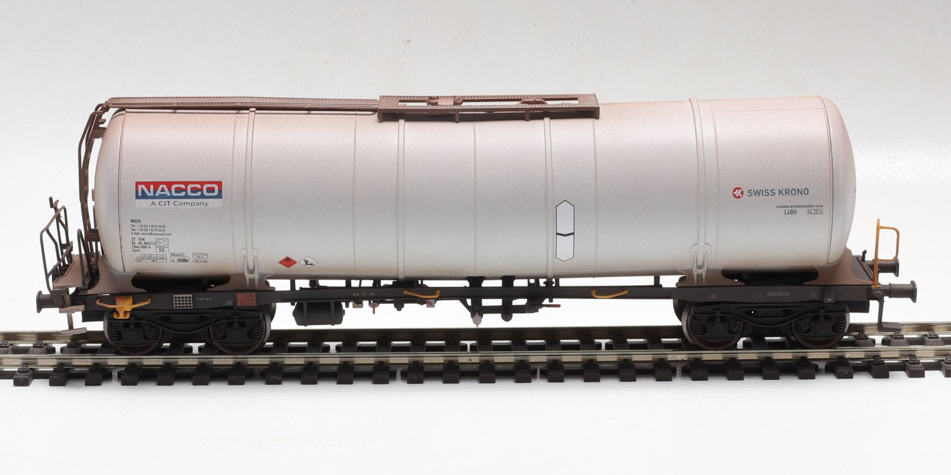 igra 96210025-2w - Kesselwagen Zacns 88, Nacco, Ep.VI 'Swiss Krono', gealtert