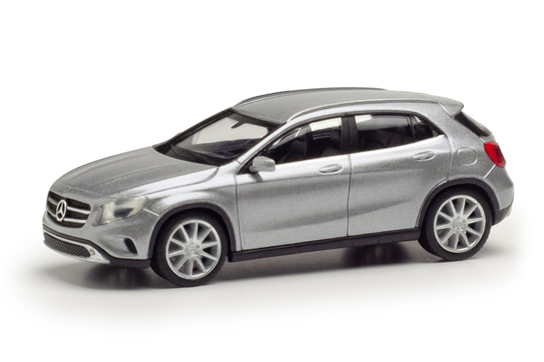 Herpa 038317-004 - Mercedes-Benz GLA, iridiumsilber