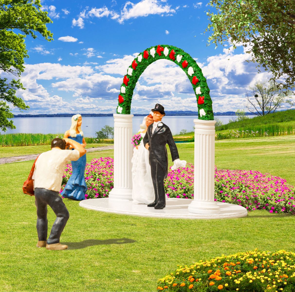 Vollmer 42365 - Figuren-Set Brautpaar mit Traubogen