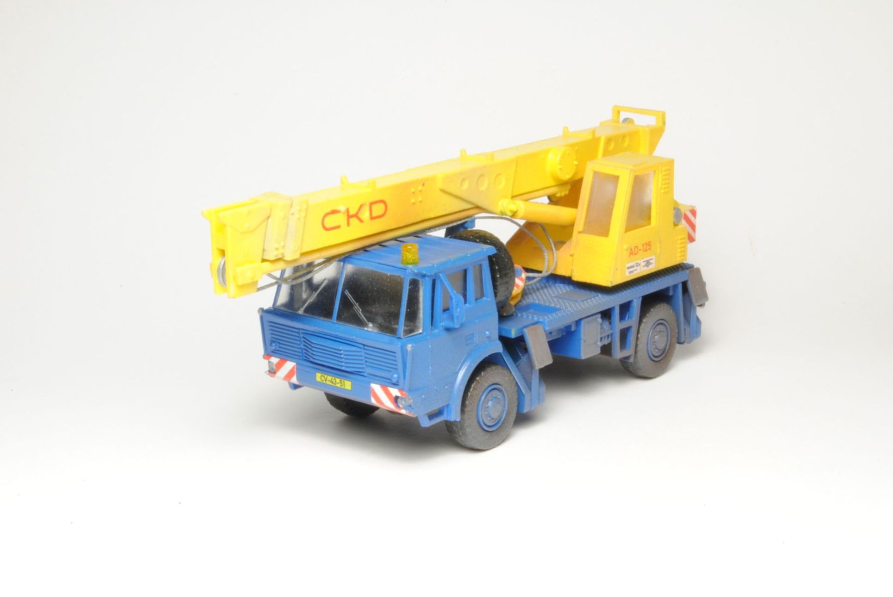 sdv-model 103 - Tatra 813 4x4 AD125, Mobilkran, Bausatz