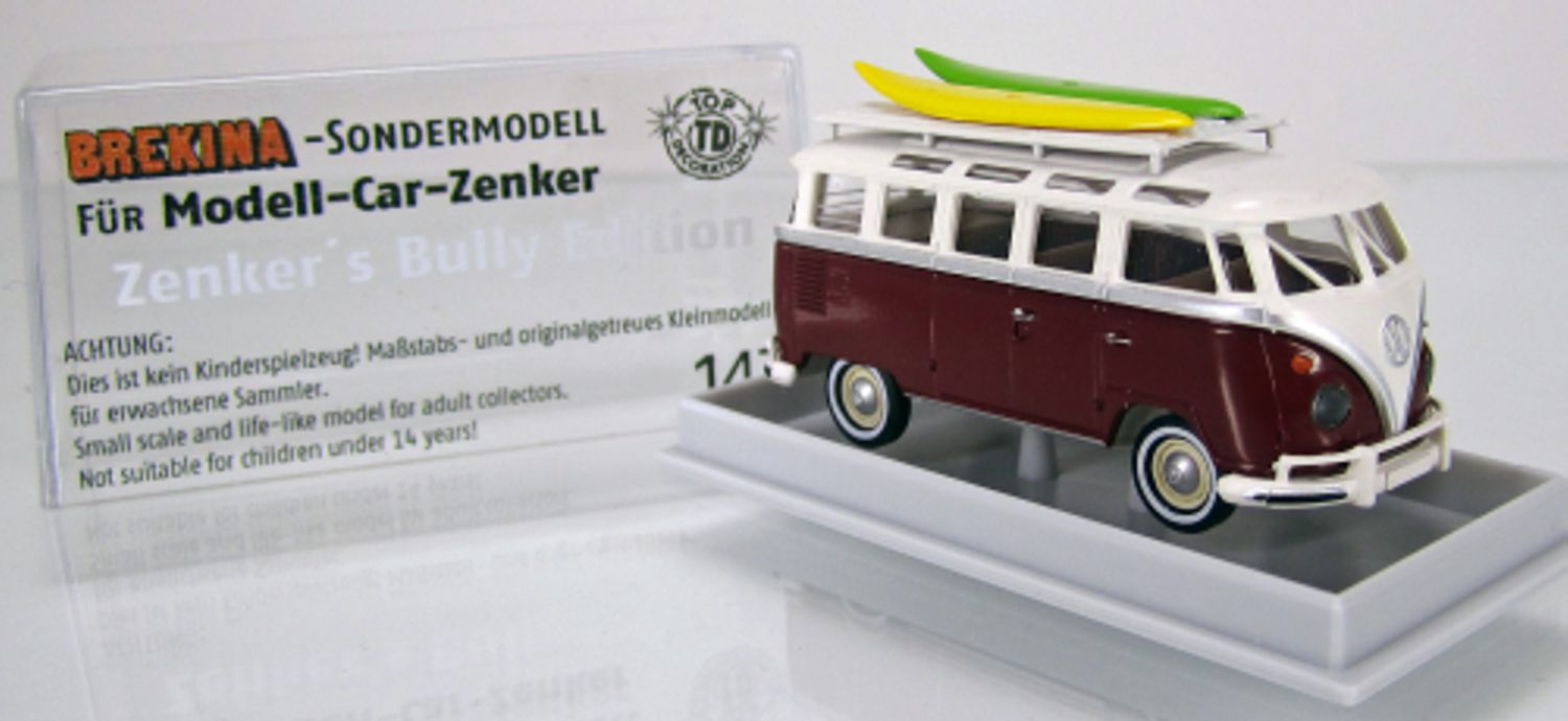 Brekina 03-191 - VW T1B Samba purpurrot mit Surfbrettern, US-Stoßstangen