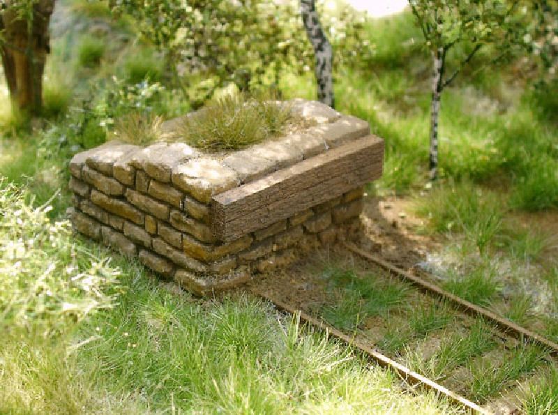 MMC 130003 - Gemauerter Prellbock, eckig, fertig patiniert, 1 Stück