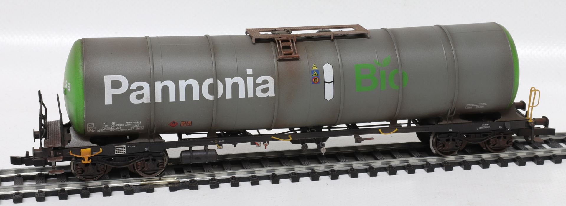 igra 96110017-2w - Kesselwagen Zacns 98, Pannonia, Ep.VI, gealtert