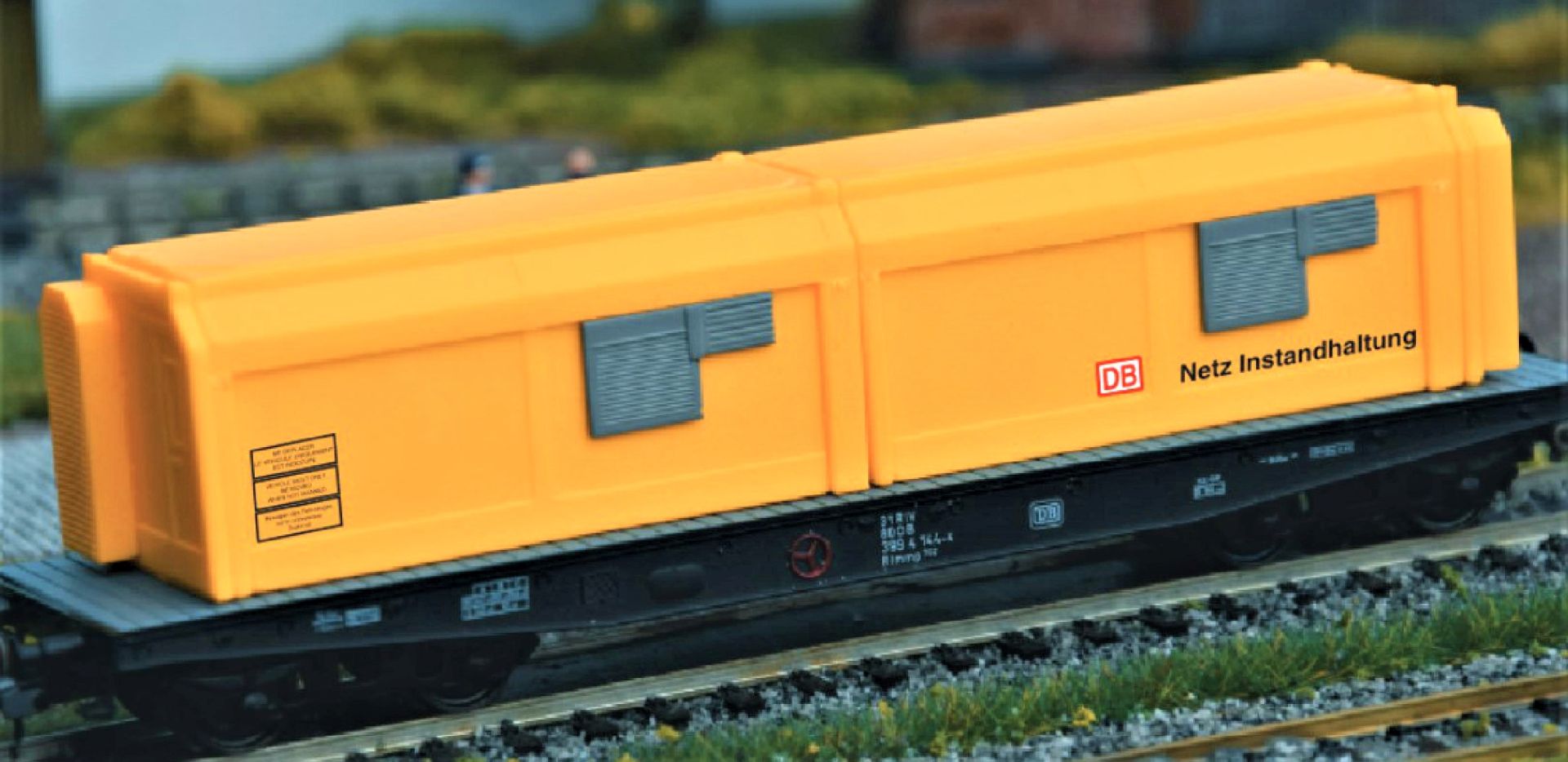 Loewe 2355 - Ladegut-Set (B) aus 2 Wohncontainern 'DB NETZ INSTANDHALTUNG', H0, 2 x 70 mm