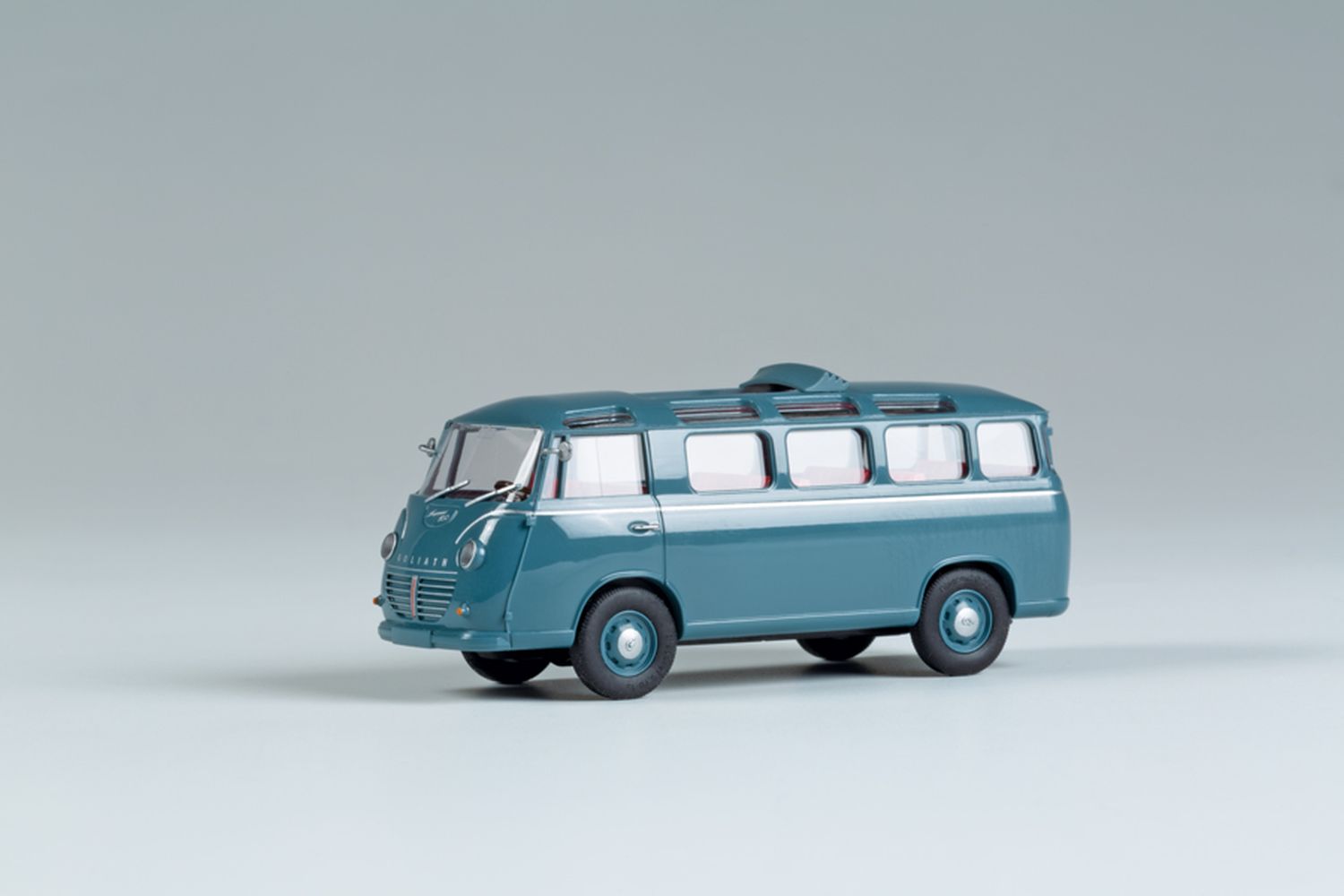 mini-car 66018 - Goliath Luxusbus hellblaugrau - Fertigmodell