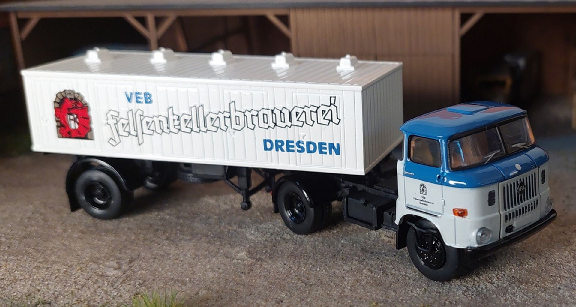 Brekina 03-398 - IFA W50 L/S Biertanker VEB Felsenkellerbrauerei Dresden