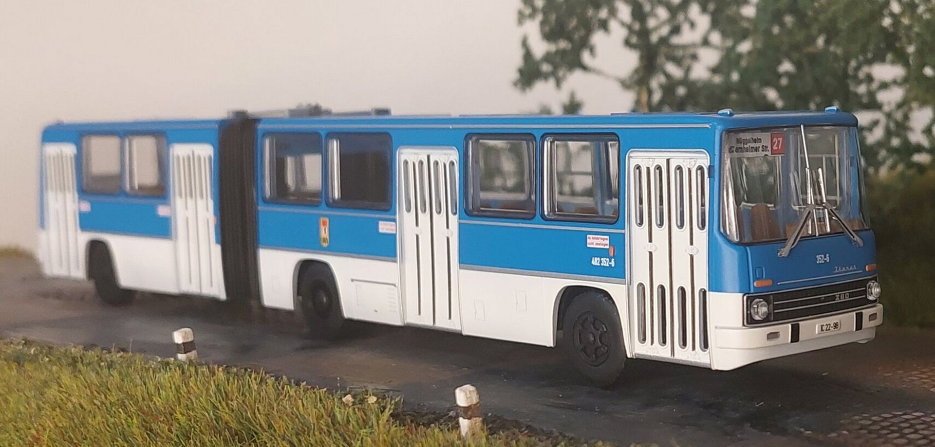 Brekina 03-415 - Ikarus 280 VEB Komb. BVB Berlin-Ost- blau/weiß