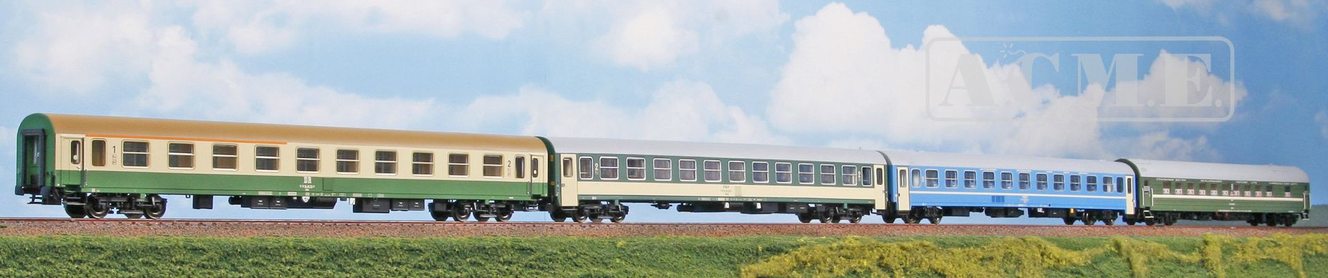 ACME AC 55322 - 4er Set Personenwagen 'Hoek van Holland - Warszawa Express', DR, Ep.V