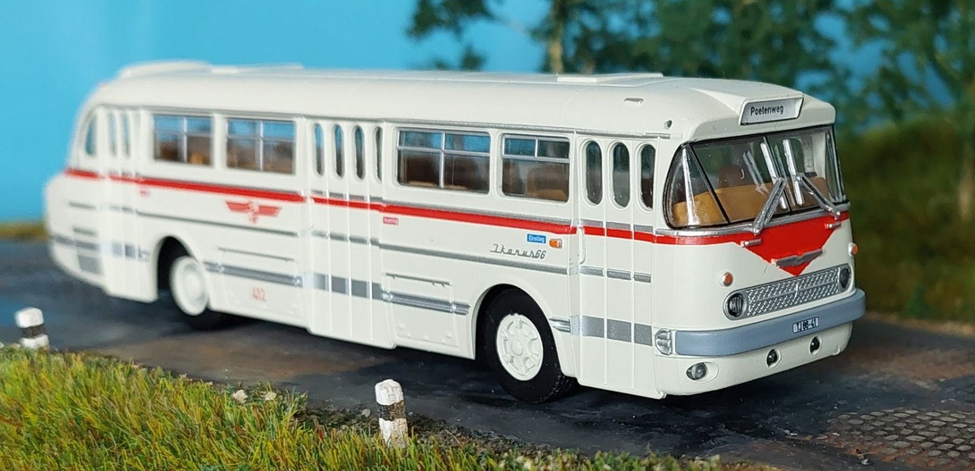 Brekina 03-387 - Ikarus 66 3-Türer VEB Nahverkehr Zwickau Wagen 412