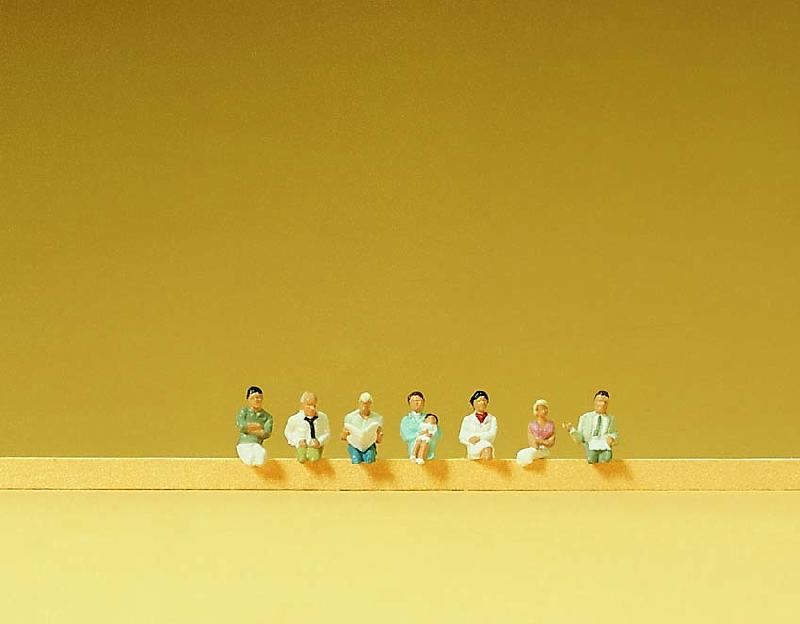 Preiser 79084 - Sitzende Reisende für Zugabteil