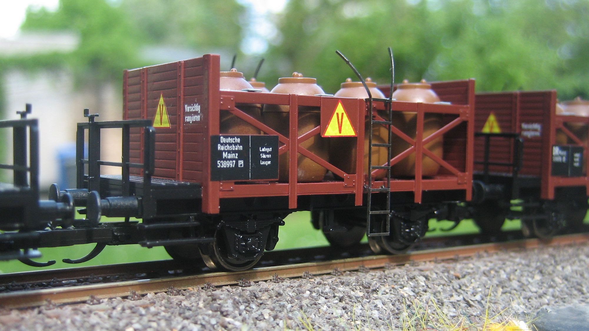 Voigtländer 2000126-BS - Säuretopfwagen mit defektem Topf, DR, Ep.IIIa, Bausatz