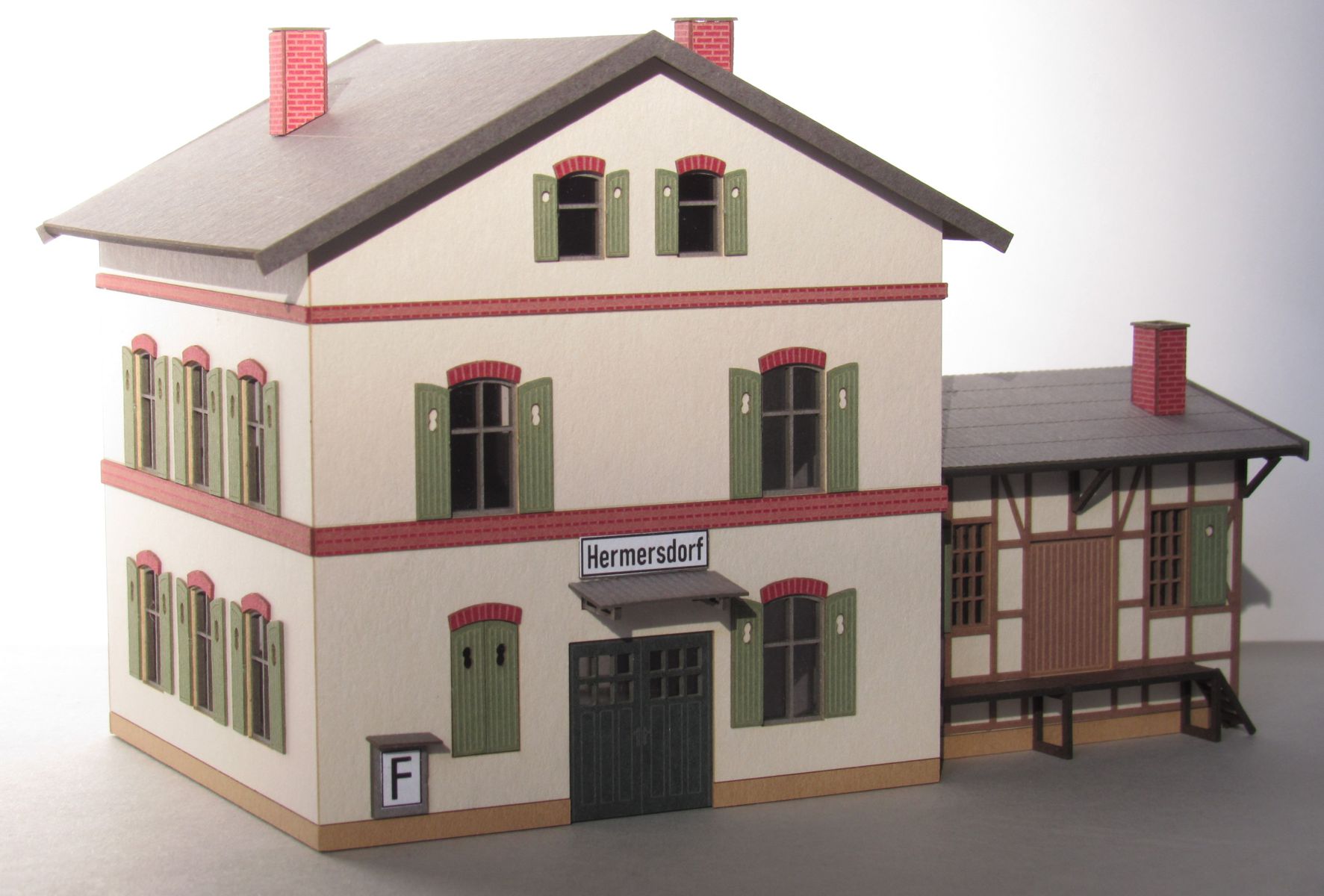 Laffont T5701 - Bahnhofsgebäude verputzt mit Güterschuppen