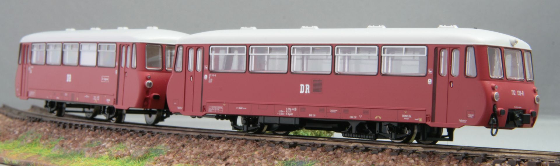 Kres 54001330 - Triebwagen LVT 172 und Steuerwagen LVS 172, DR, Ep.IV, ohne Zierstreifen Kres 54001330 - Triebwagen LVT 172 und Steuerwagen LVS 172, DR, Ep.IV, ohne Zierstreifen
