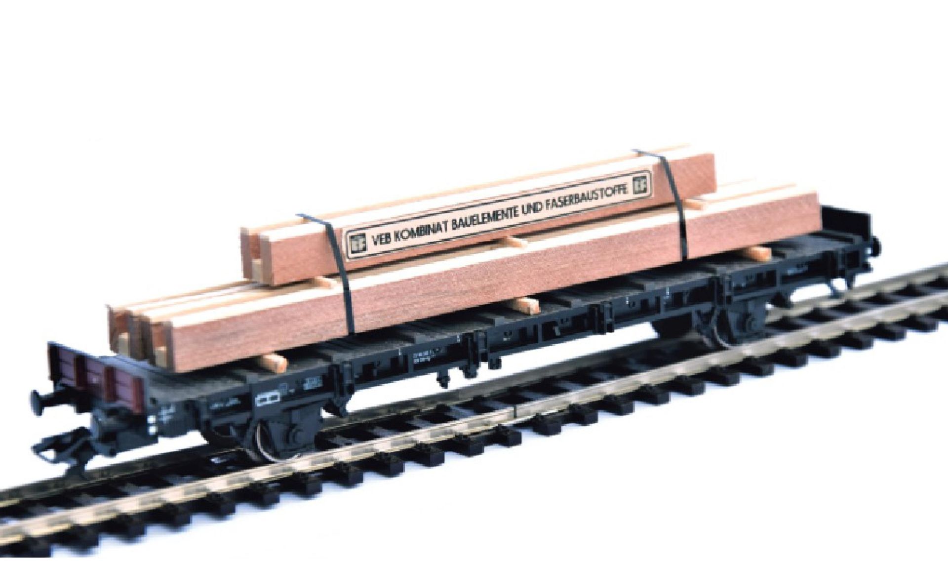 Loewe 2329 - Ladegut Leimholzbinder 'VEB KOMBINAT BAUELEMENTE', H0, 130 mm