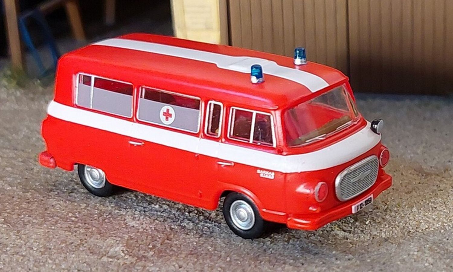 Brekina 03-424 - IFA Barkas B 1000 KTW Feuerwehr Dresden leuchtrot