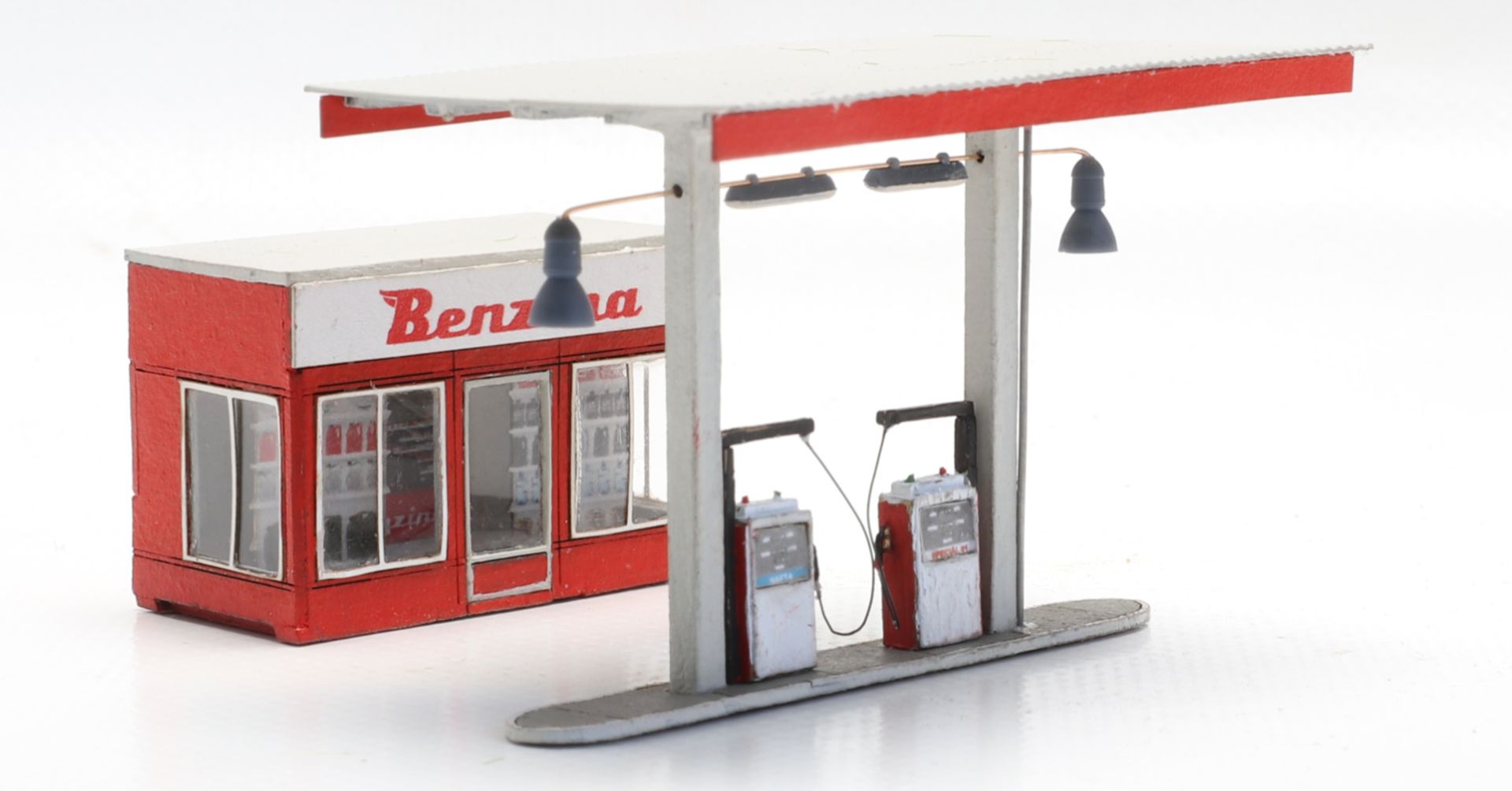 igra 250004 - Tankstelle, kolorierter Lasercut-Bausatz