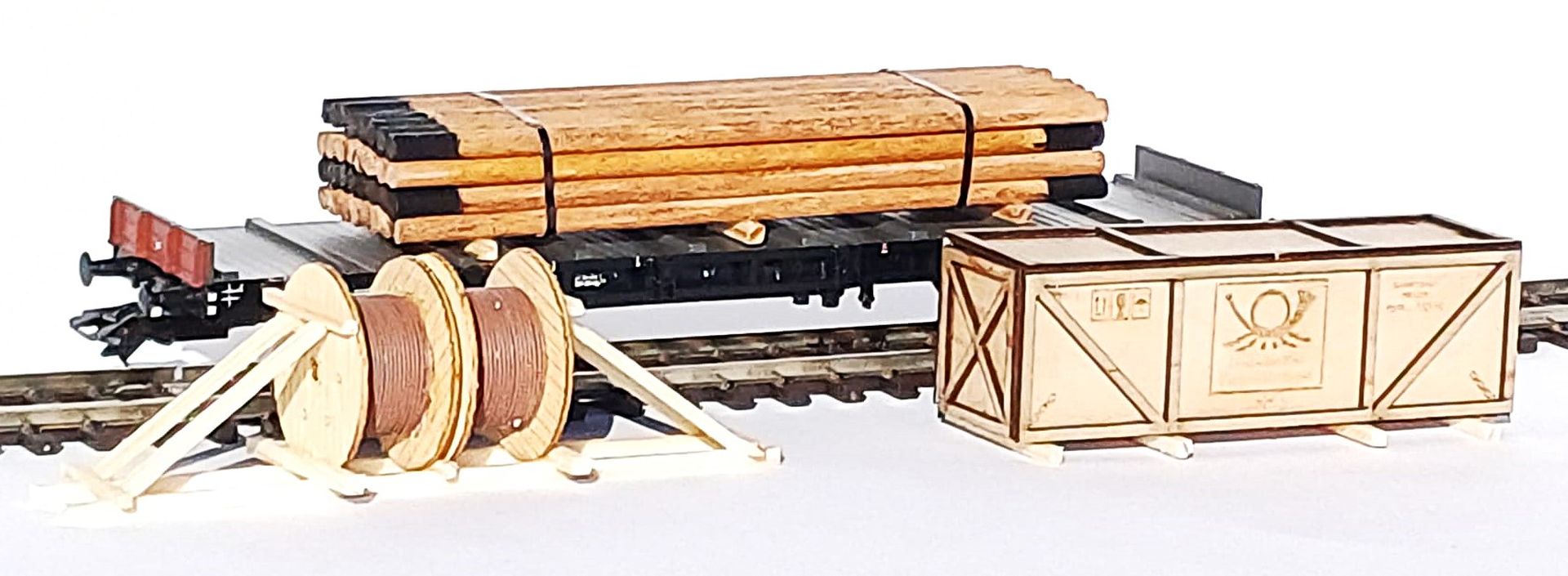 Loewe 2447 - Ladegut-Set 'Telegrafie/Ost' Kiste/Trommel/Telegrafenmaste