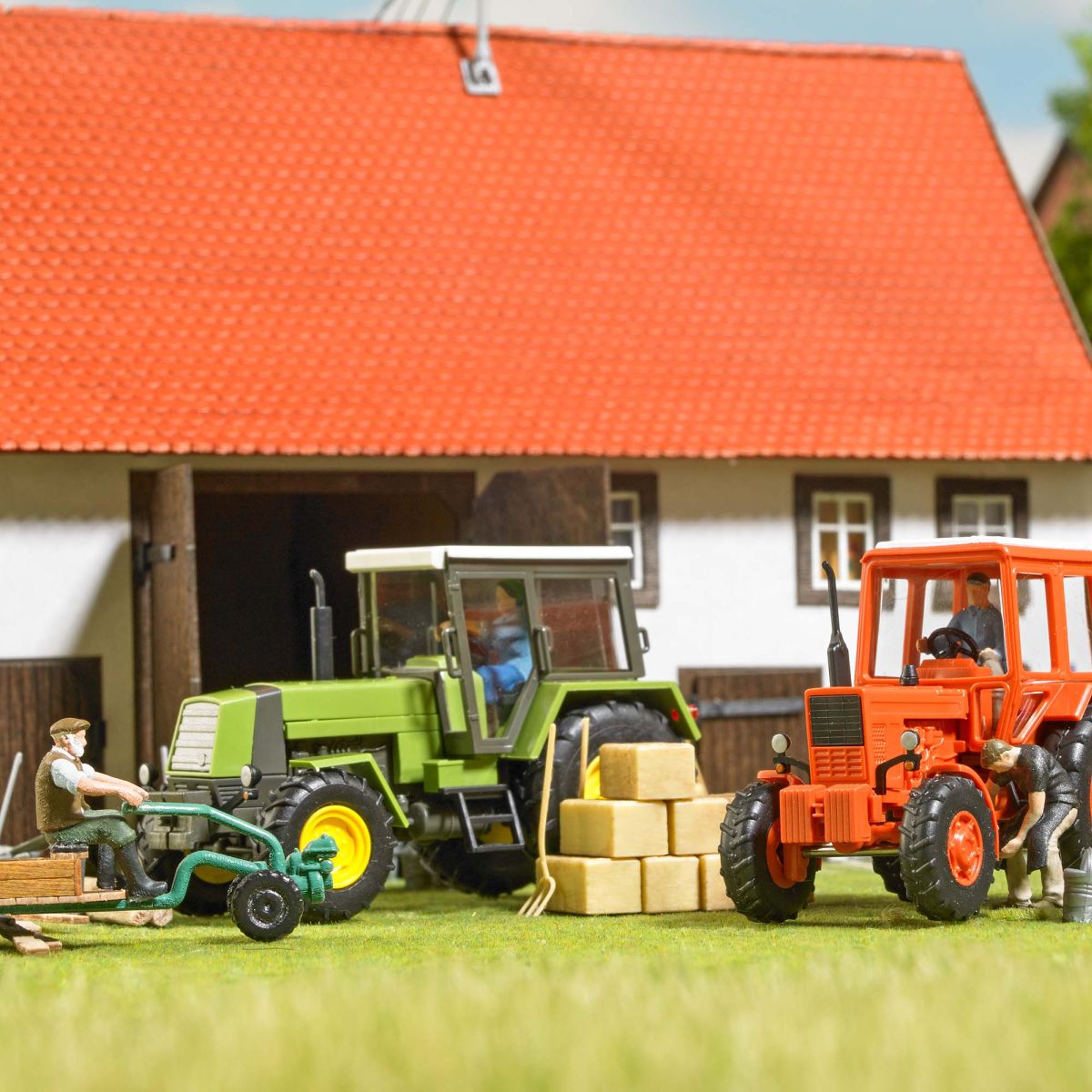 Busch 1996 - Figuren-Set 'Traktorfahren' Busch 1996 - Figuren-Set 'Traktorfahren'