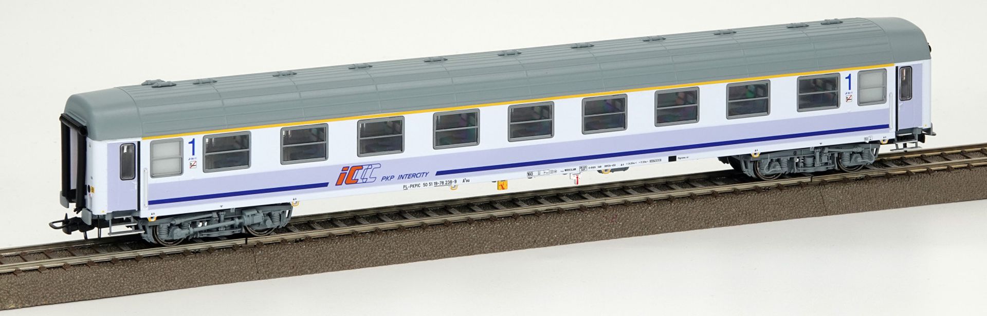 Robo 211210 - Personenwagen 112Ag, 1. Klasse, PKP Intercity, Ep.VI