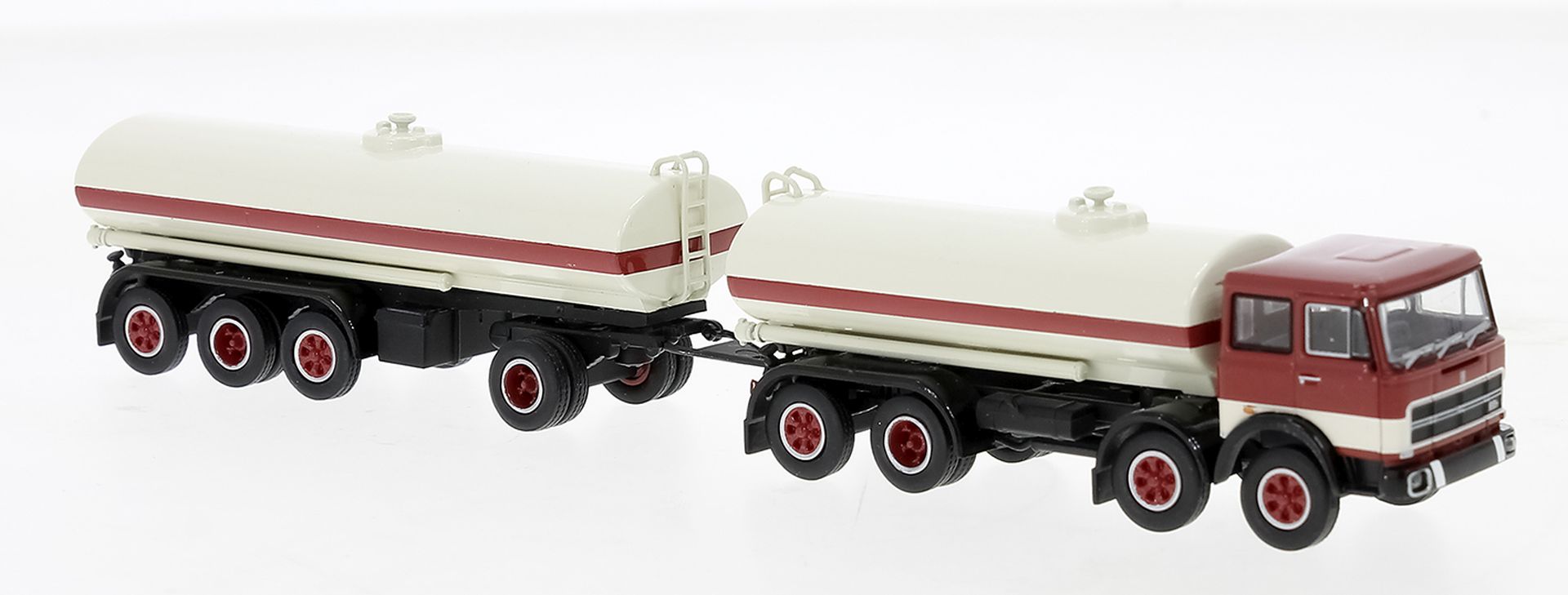 Brekina 58550 - Fiat 691 Millepiedi, rot/weiss, Tankzug, 1970