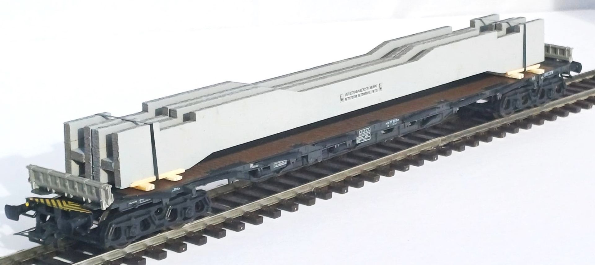 Loewe 2442 - Ladegut Betonträger 'VEB Betonwerke Leipzig', 200 mm