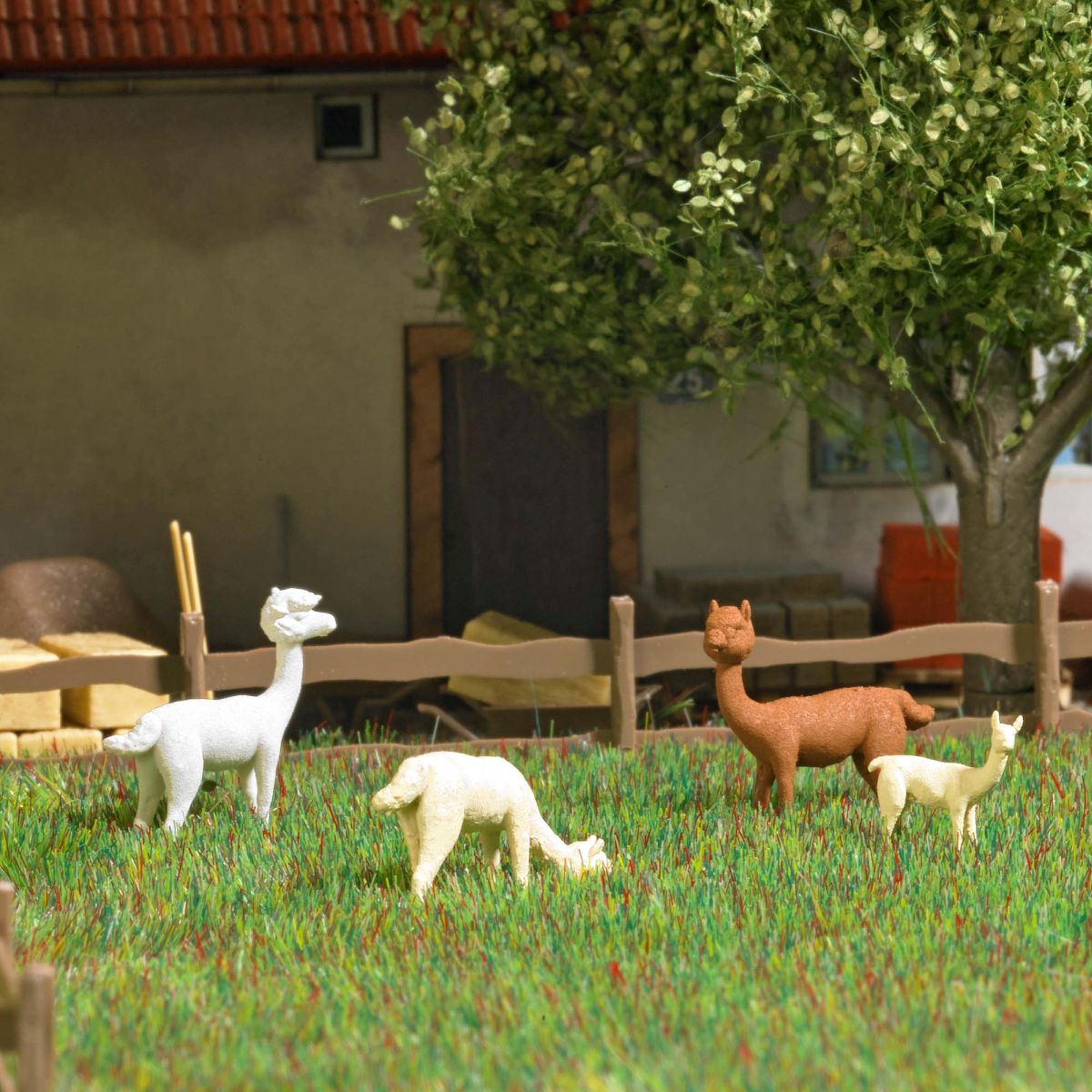 Busch 8870 - Aktion-Set: Alpakas mit Jungtier Busch 8870 - Aktion-Set: Alpakas mit Jungtier