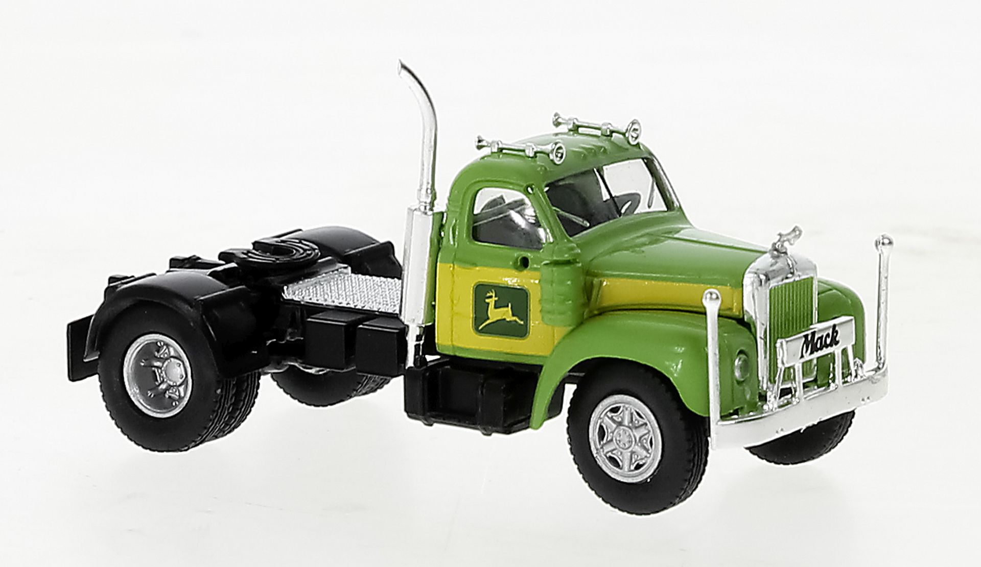 Brekina 85979 - Mack B 61 grün, John Deere, 1953
