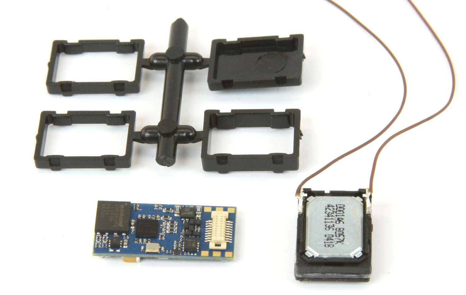 ESU 58816 LokSound V5.0 Micro DCC Decoder – 6-Pin With Sugar Cube Speaker, Ready To Go