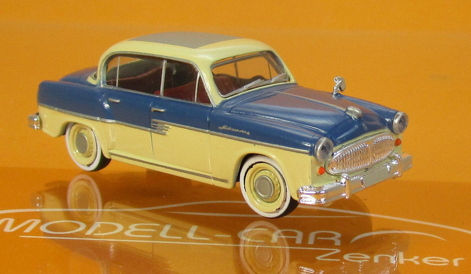 Brekina 03-323 - IFA Sachsenring P 240 beige/azurblau mit Faltdach