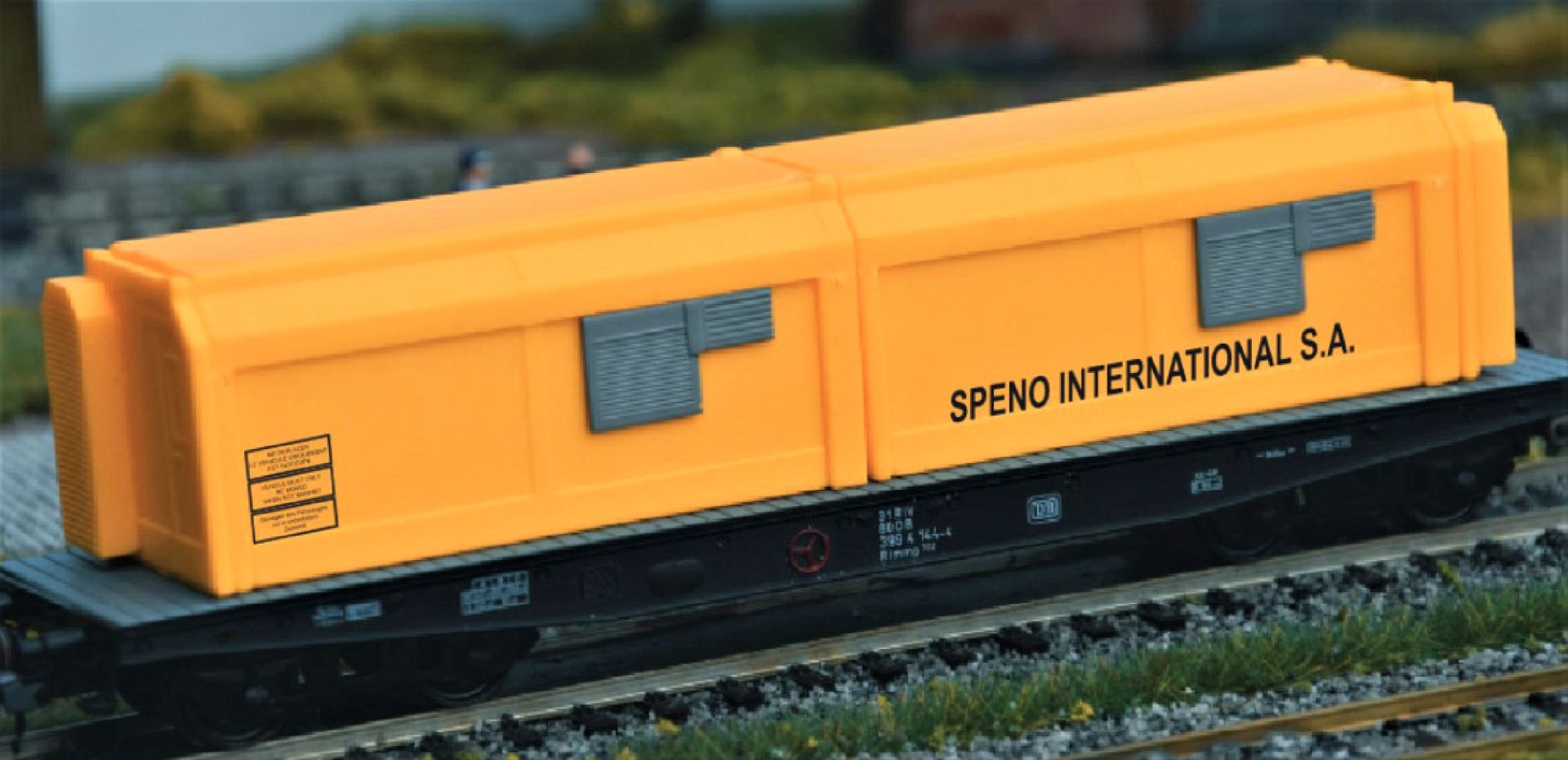 Loewe 2307 - Ladegut-Set (B) aus 2 Wohncontainer 'SPENO INTERNATIONAL', H0, 2 x 70 mm